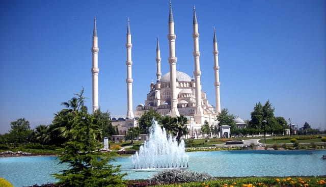 Adana Merkez Sabancı Camii Adana Gezilecek Yerler