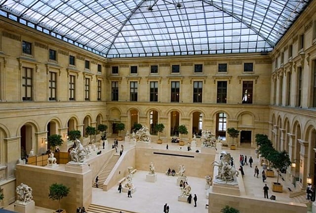 Louvre Müzesi İçi