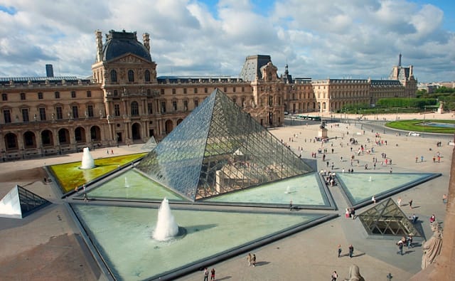 Louvre Müzesi Dışı