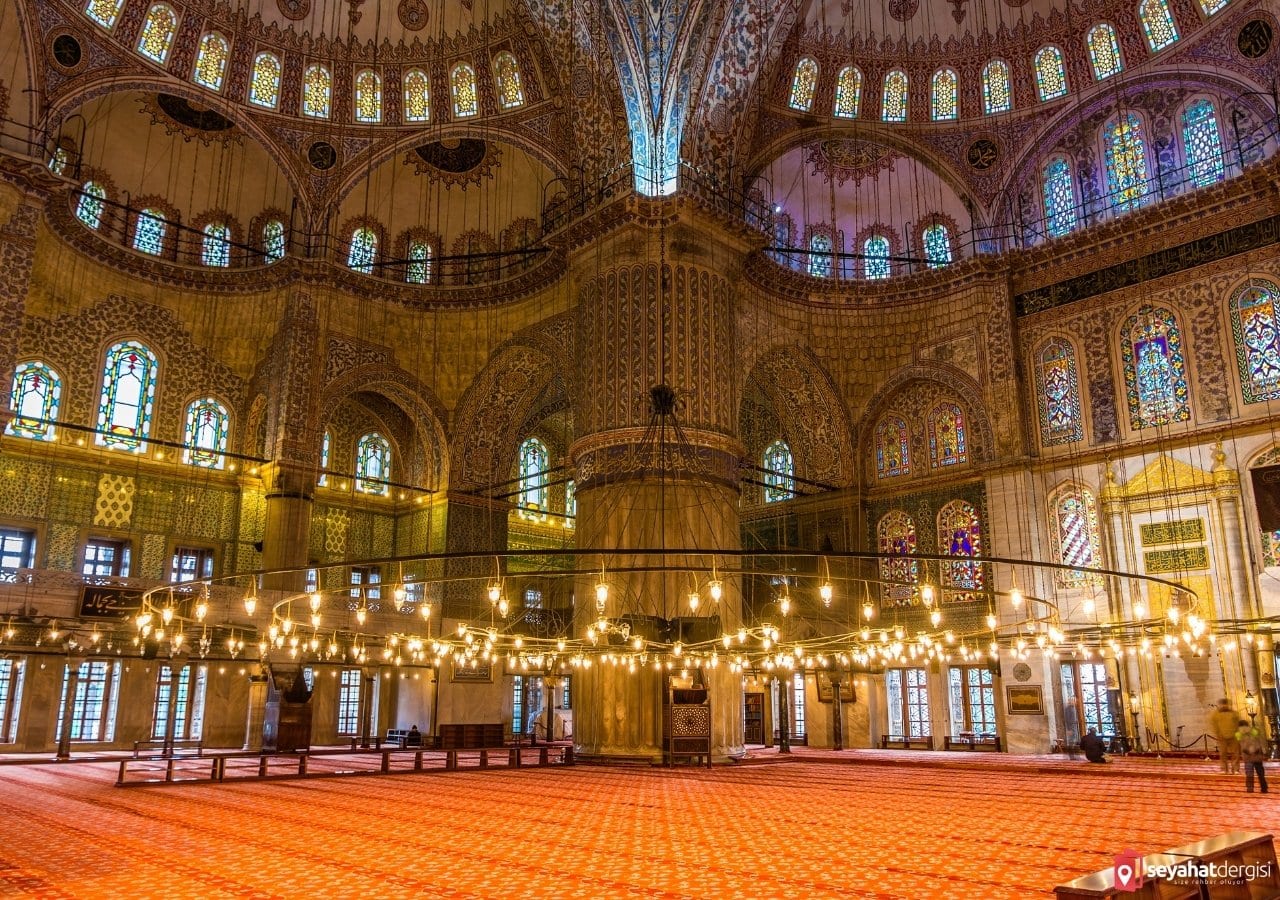 Внутри мечети Султан Ахмет