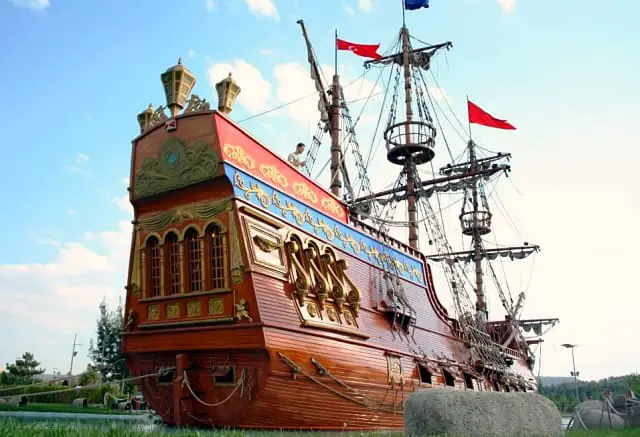Sazova Parkı Korsan Gemisi