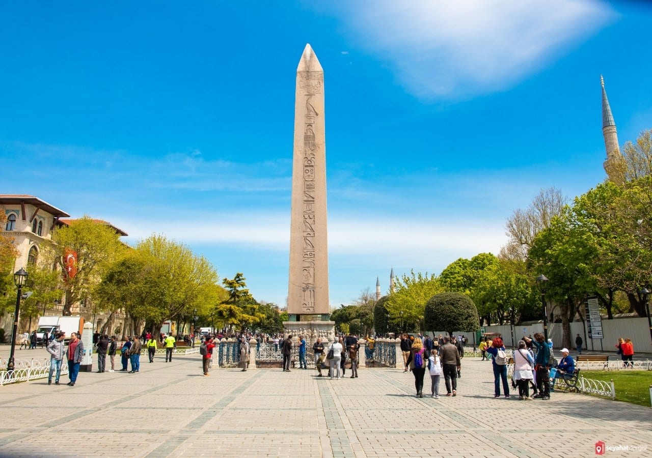 Dikilitaş Sultanahmet Meydanı