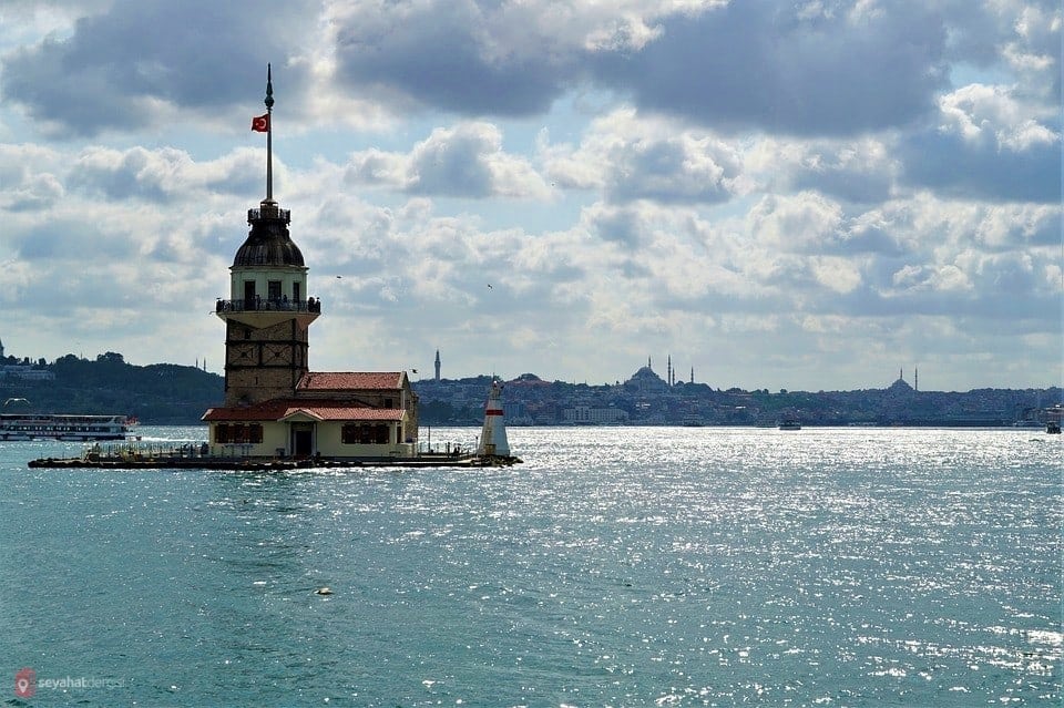 Kız Kulesi İstanbulda gezilecek yerler