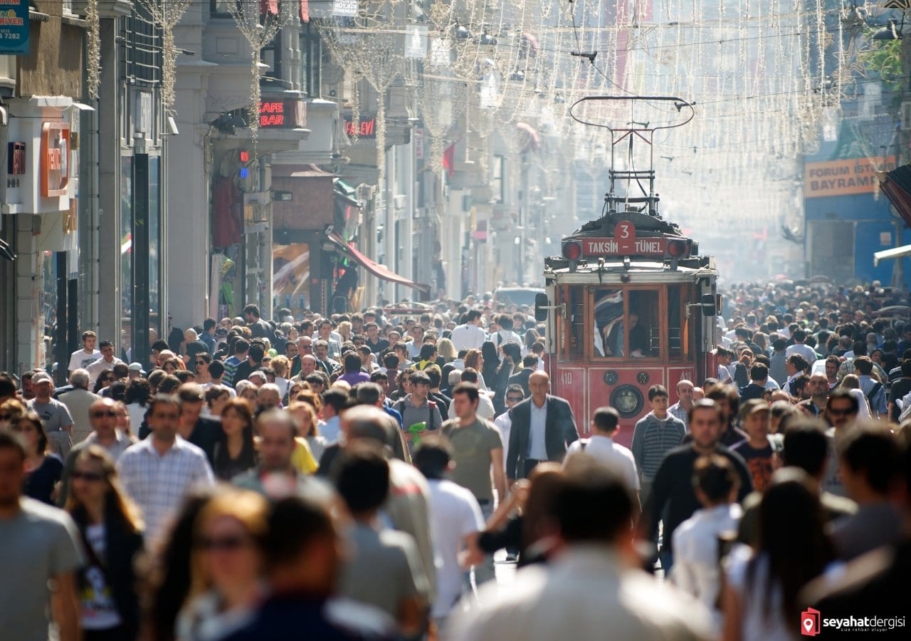 Überfüllte Istiklal-Straße