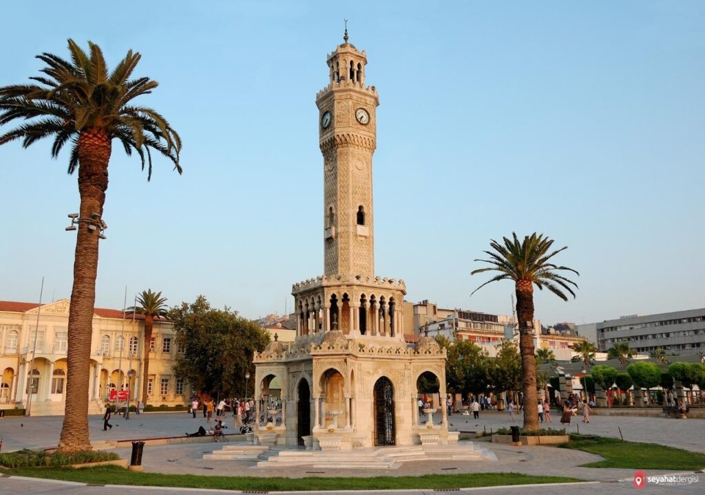 İzmir Saat Kulesi Gündüz Fotoğrafı