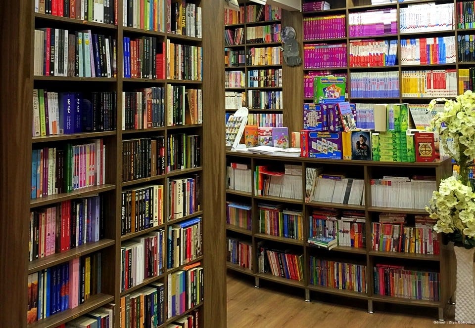 Akmar Pasajı Kitap Mağazaları 
