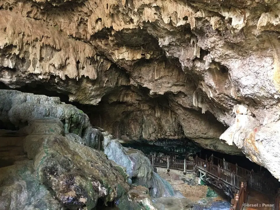 Kaklık Mağarası