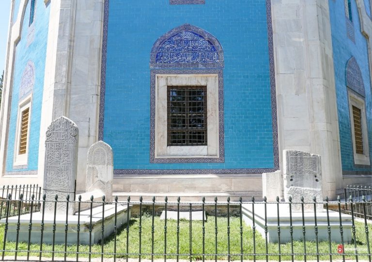 Bursa Yeşil Türbe'de Kim Yatıyor