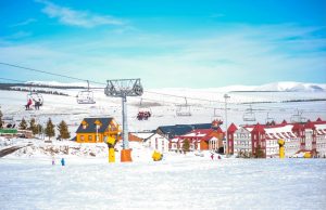 Sarıkamış Kayak Merkezi Fiyatları 2026: Telesiyej, Ekipman Kiralama ve Ders Ücretleri Sarıkamış Kayak Merkezi Fiyatları