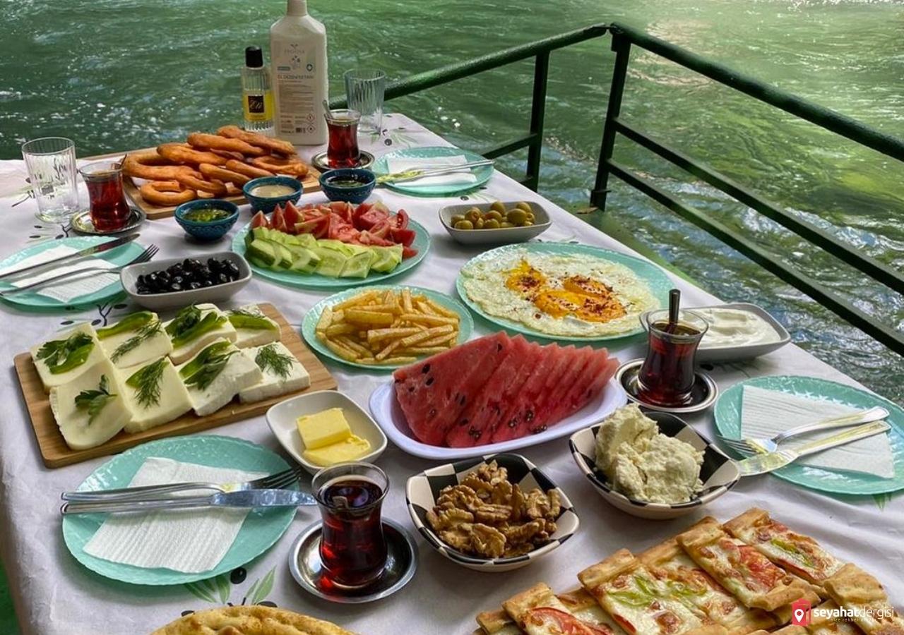 Düden Şelalesi Kahvaltı