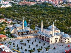 Konya Mevlana Müzesi külliyesi ve meşhur Yeşil Kubbe'nin havadan genel görünümü