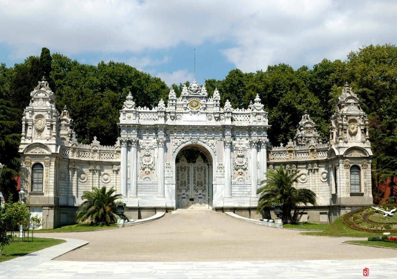 Dolmabahçe Sarayı Kapısı