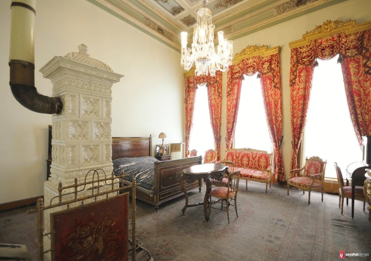 Залы дворца Долмабахче
