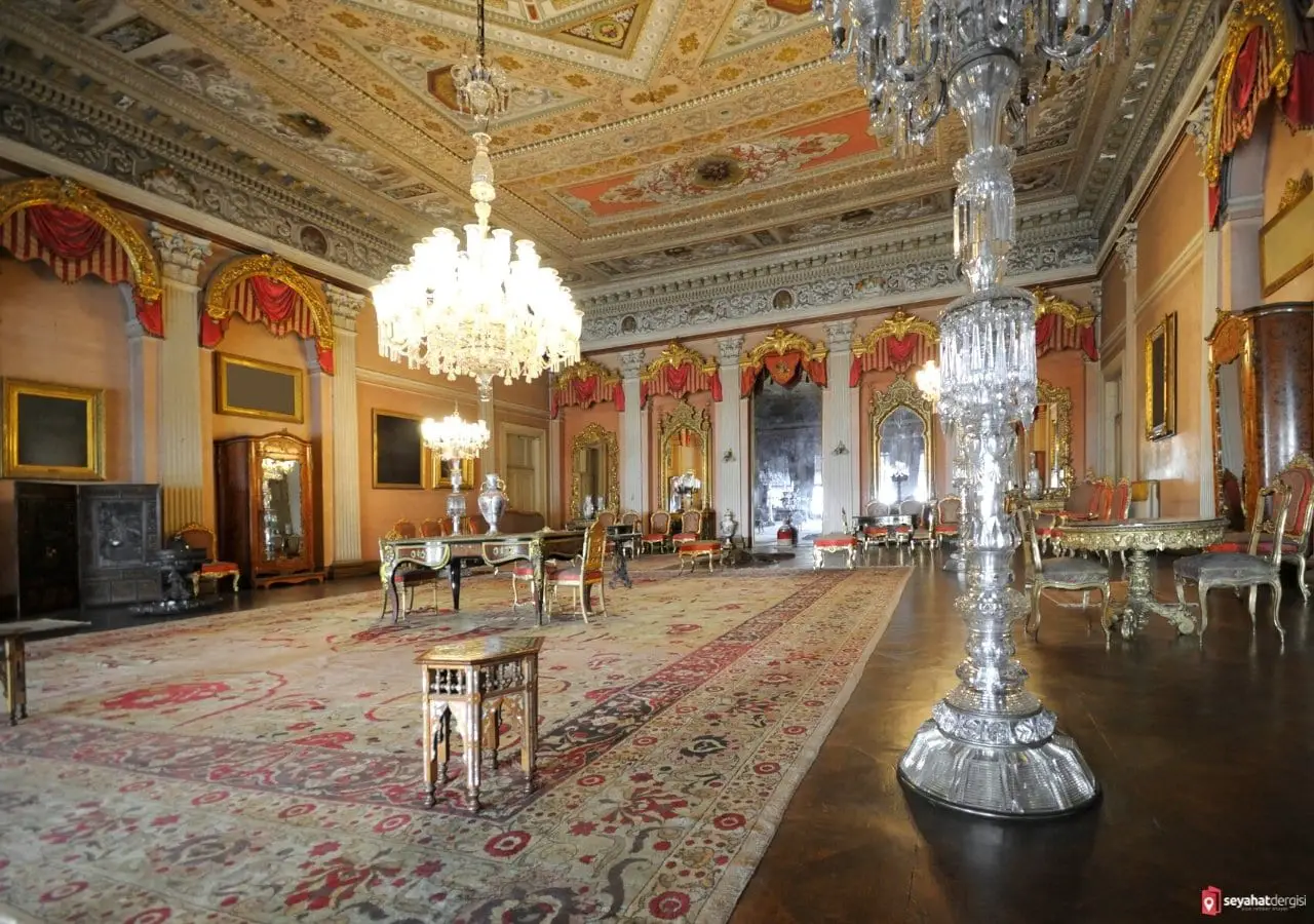 Зал дворца Долмабахче