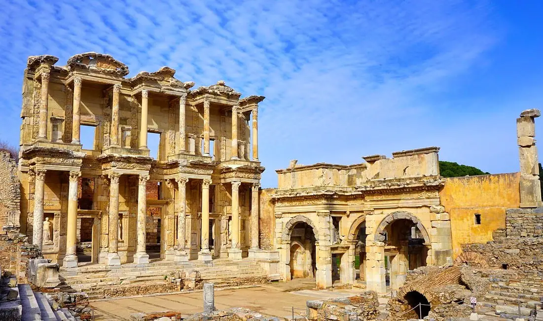 Efes Antik KentiEfes Antik Kenti Tarihi Yerler