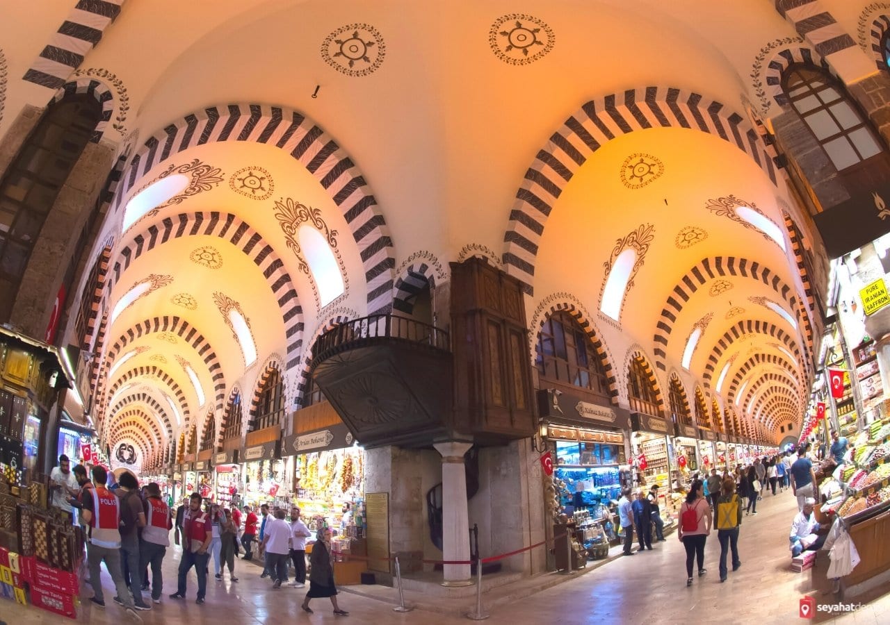 Mısır Çarşısı İstanbulda gezilecek yerler