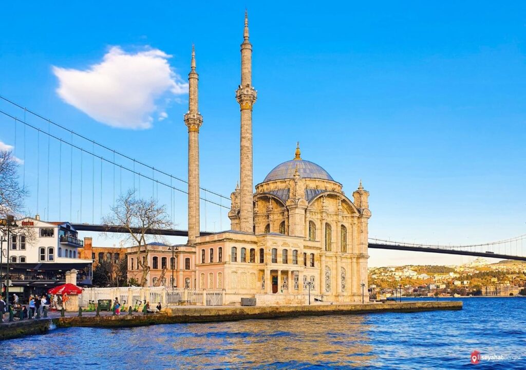 Ortaköy Camii İstanbul'da Gezilecek Yerler