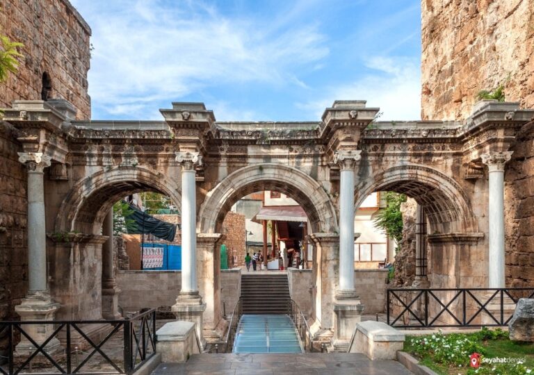 Hadrian Kapısı