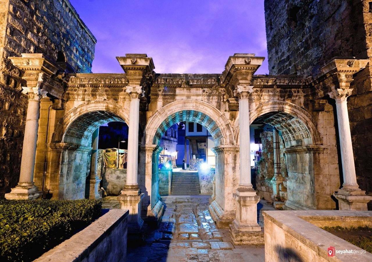 Hadrian Kapısı Antalya