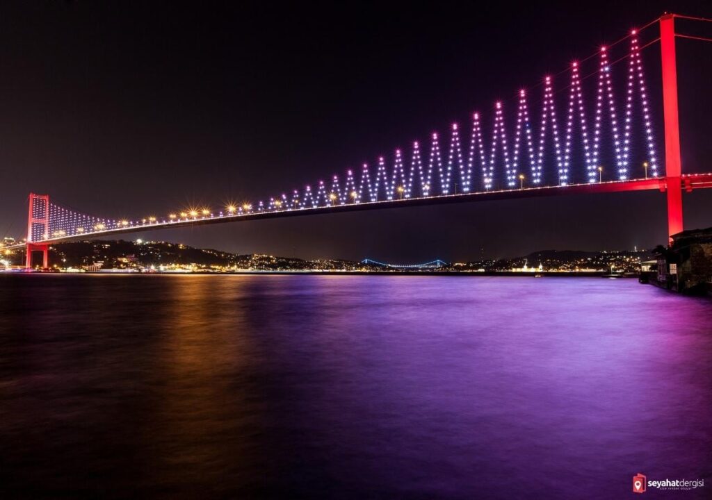 Bosporus bei Nacht