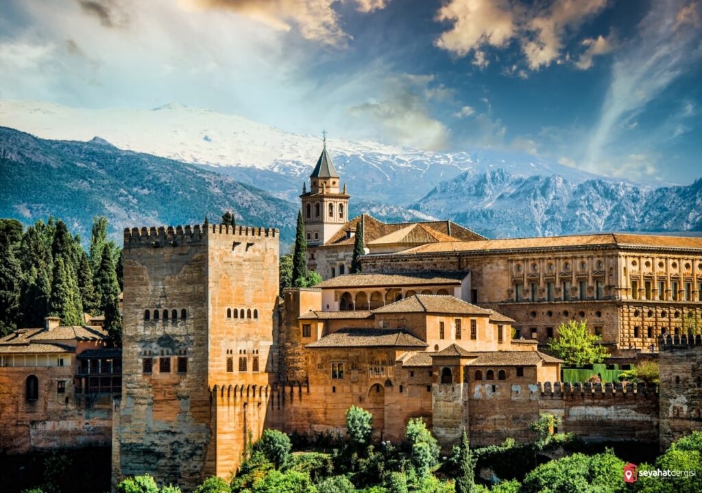 Granada İspanya'nın Turistik Şehirleri