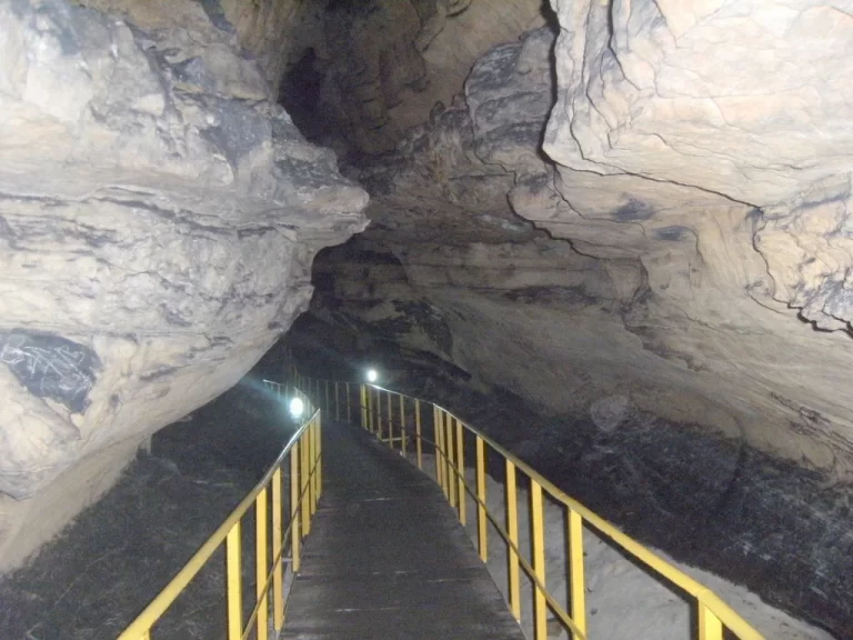 Tınaztepe Mağarası