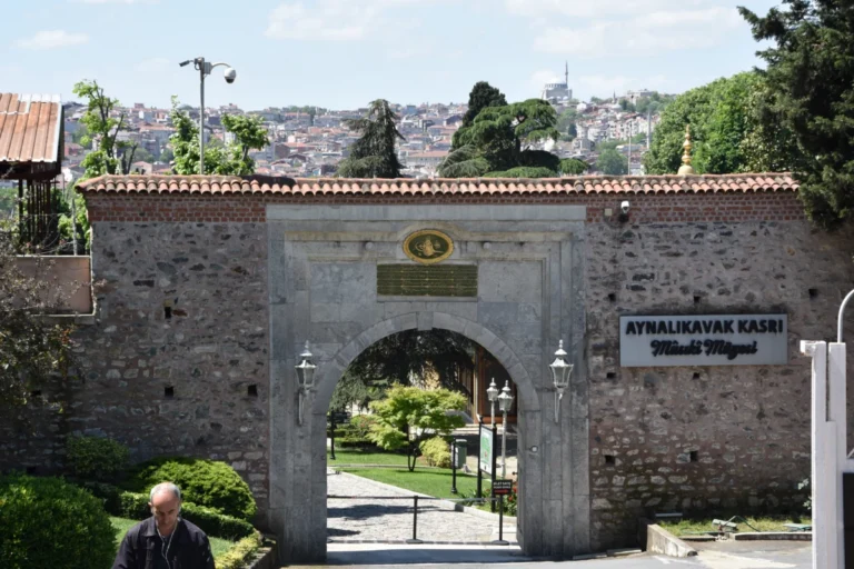 Aynalıkavak Kasrı