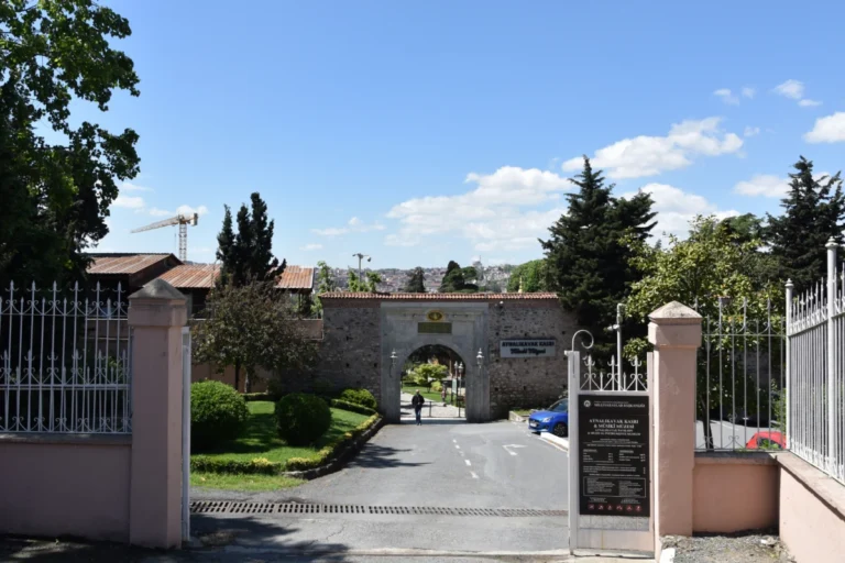 Aynalıkavak Kasrı