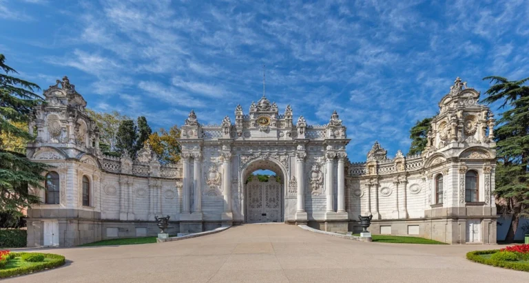 Dolmabahçe Sarayı