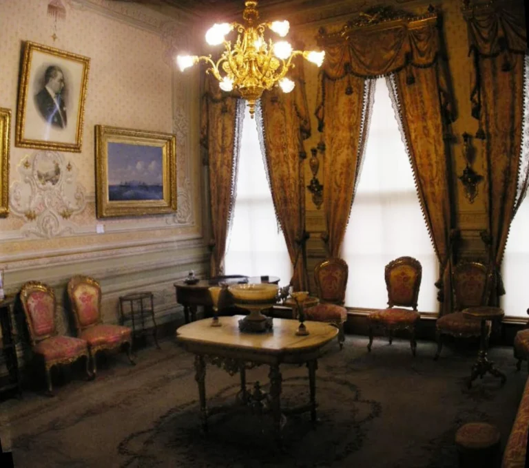 Dolmabahçe Sarayı