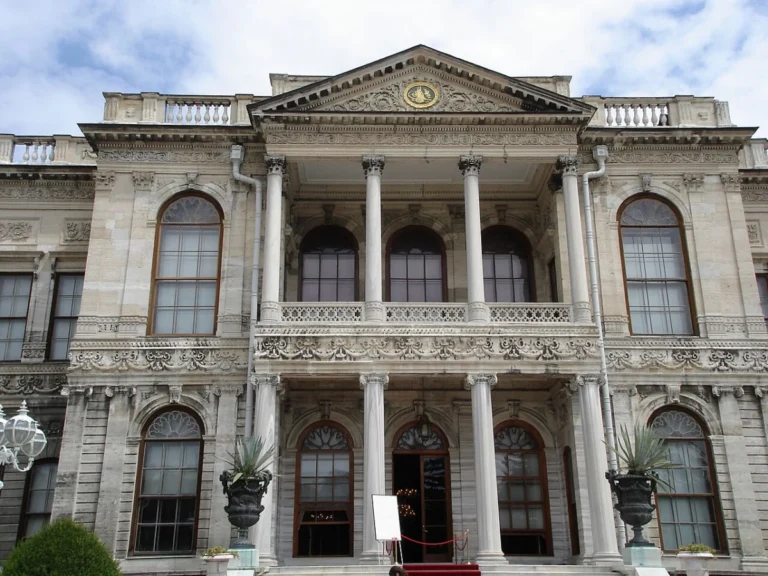 Dolmabahçe Sarayı