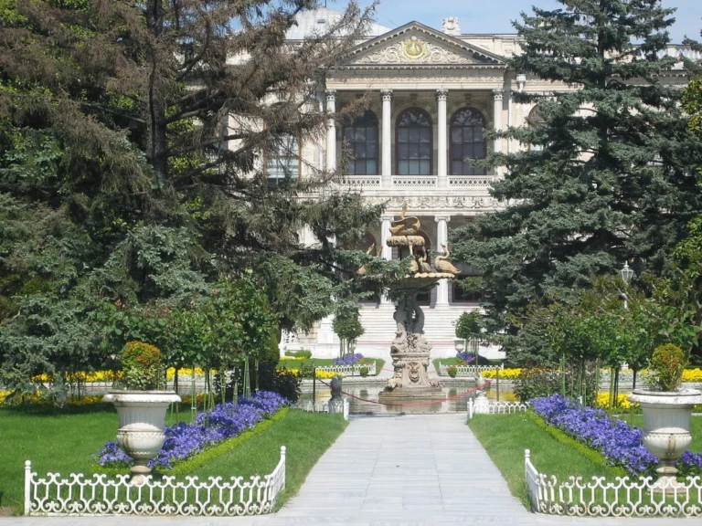 Dolmabahçe Sarayı