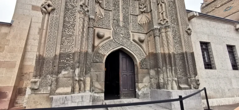 İnce Minareli Medrese