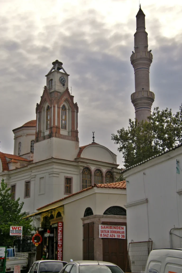 Saatli Cami