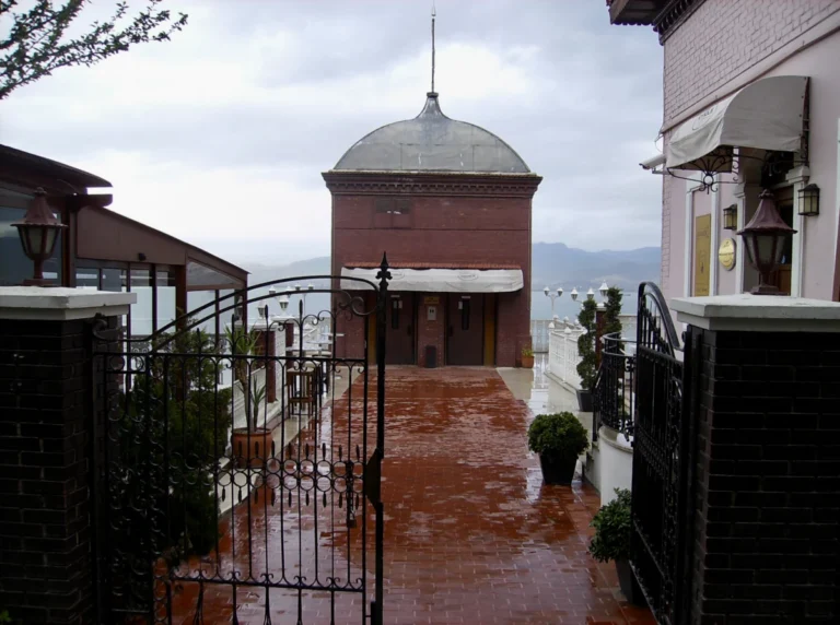 Tarihi Asansör
