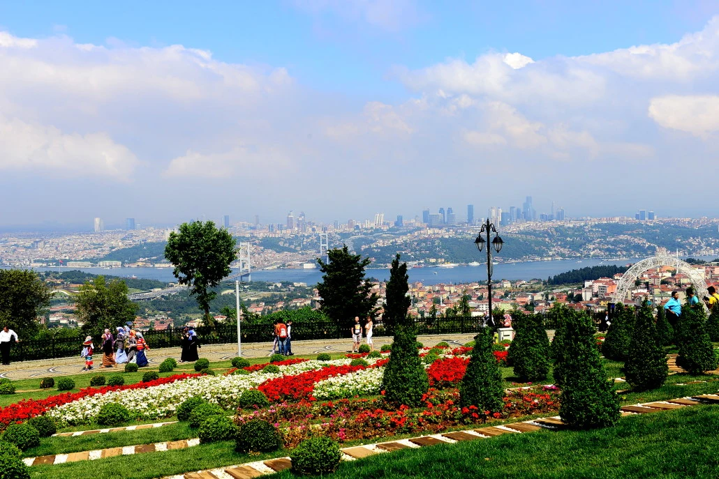 Büyük Çamlıca Tepesi