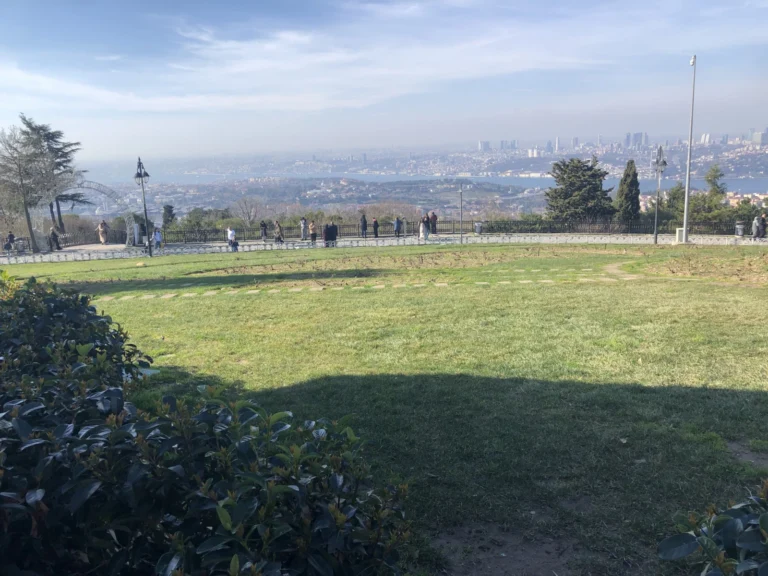 Büyük Çamlıca Tepesi