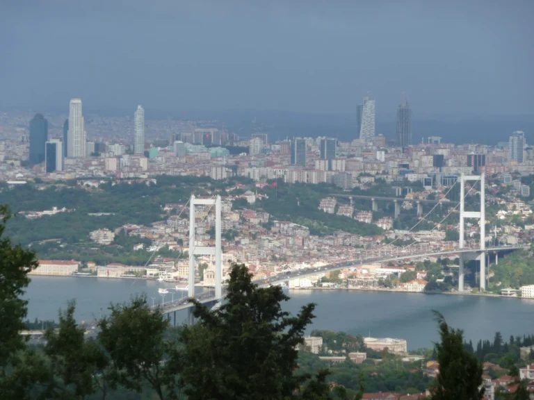 Büyük Çamlıca Tepesi