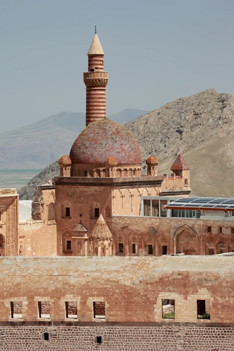 İshak Paşa Sarayı