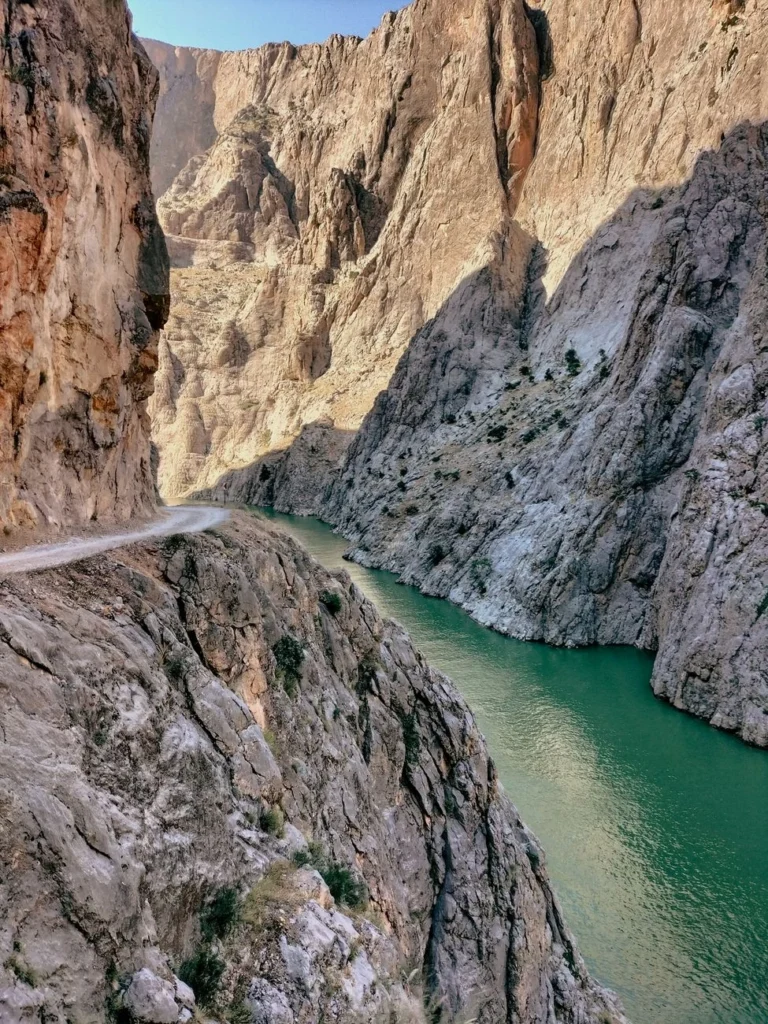 Karanlık Kanyon
