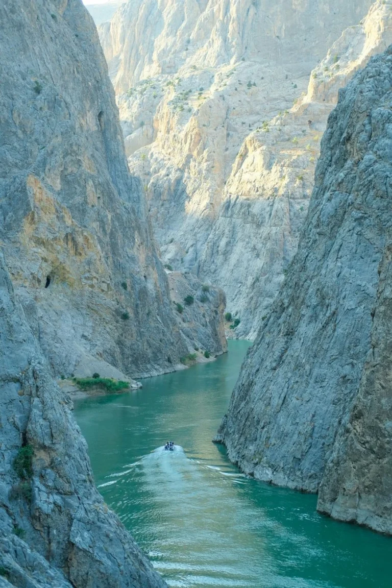 Karanlık Kanyon